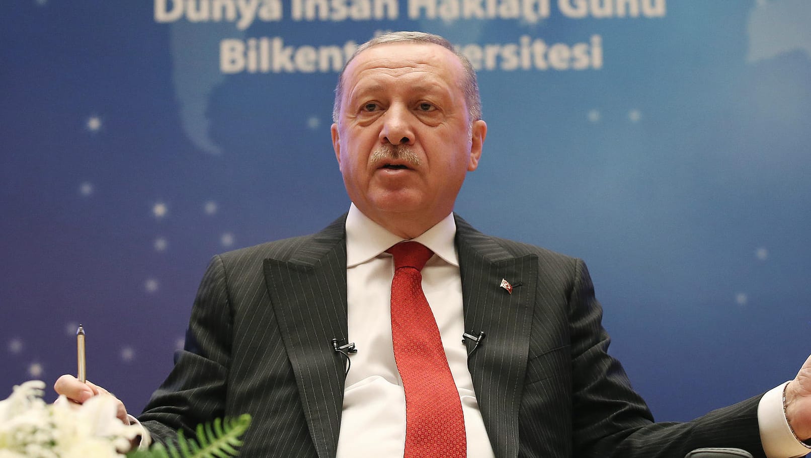 Der türkische Präsident Recep Tayyip Erdogan kritisiert die Verleihung des Nobelpreises an den Schriftsteller Peter Handke. Der türkische Präsident Recep Tayyip Erdogan kritisiert die Verleihung des Nobelpreises an den Schriftsteller Peter Handke.