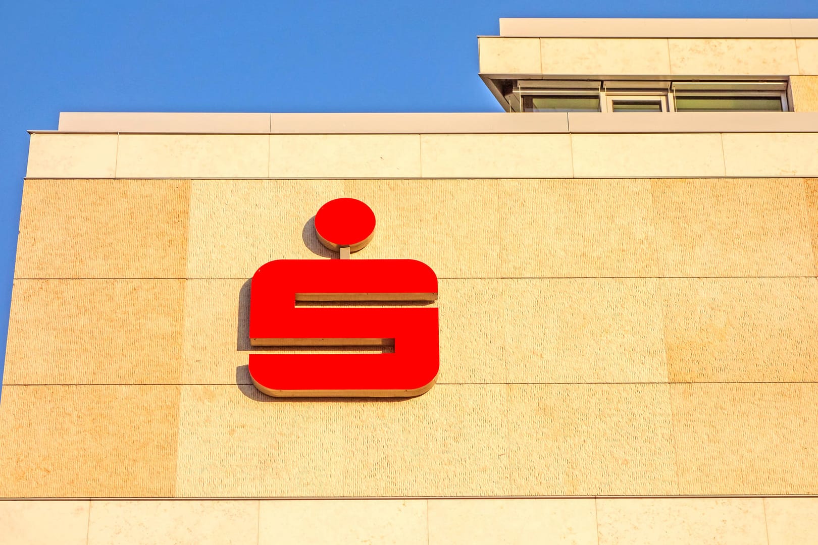 Sparkassen-Logo: Einige Kunden des Geldinstituts haben seit Donnerstag Probleme beim Zahlungsverkehr. Sparkassen-Logo: Einige Kunden des Geldinstituts haben seit Donnerstag Probleme beim Zahlungsverkehr.