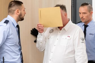 Der Angeklagte im Gerichtssaal: Der 50-Jährige muss in die Psychatrie.