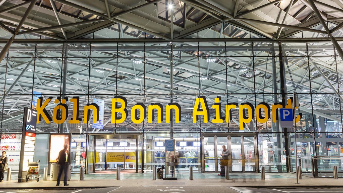 Terminal 2 am Flughafen Köln-Bonn: Um Schneechaos zu vermeiden, gibt es nun neue Geräte.