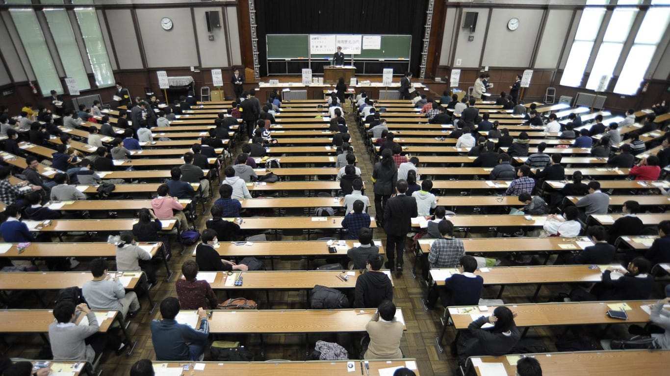 Einstufungstest an einer Universität: Die Prüfung sind in Japan von großer Bedeutung.