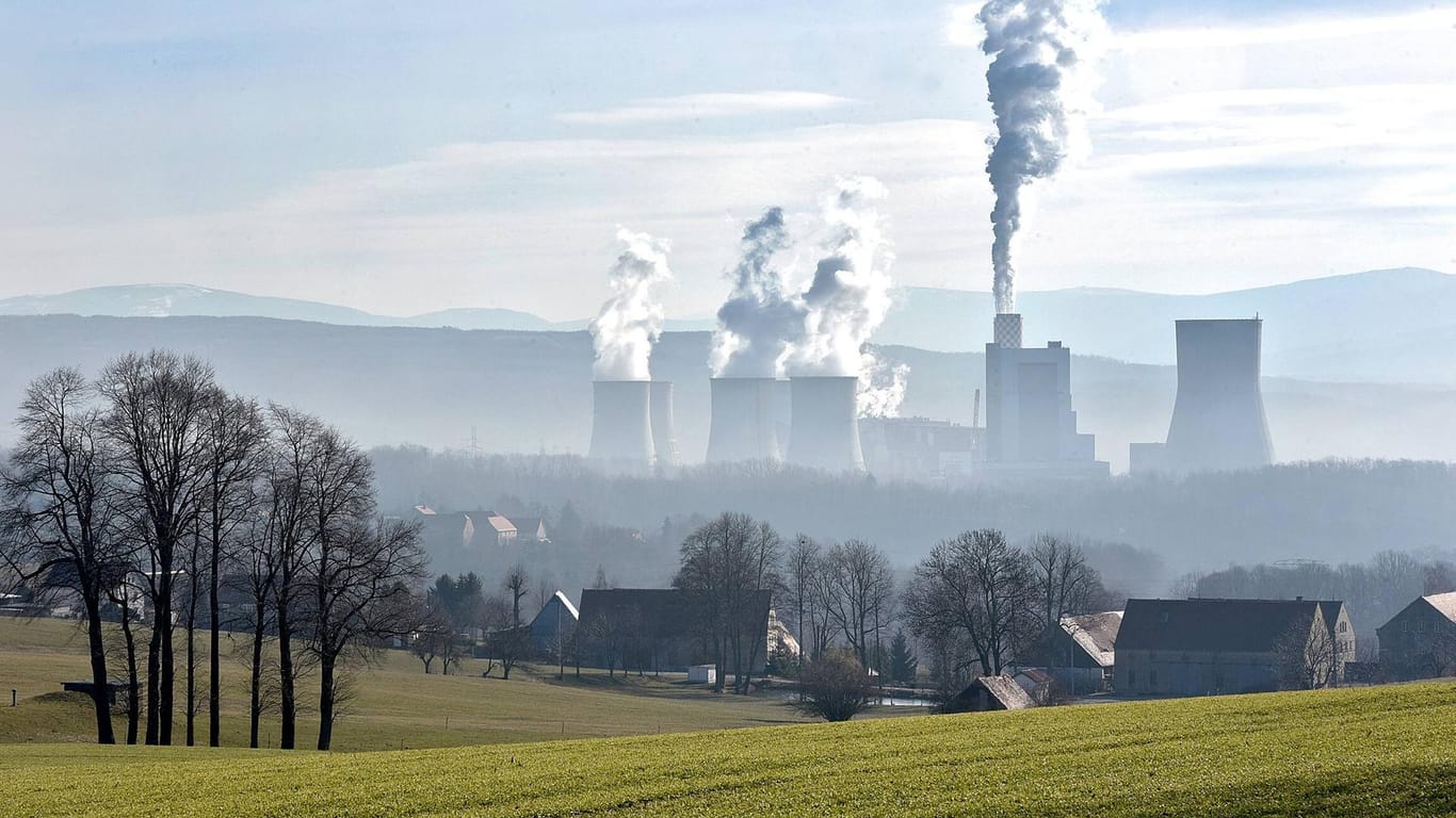 Kohle-Großkraftwerk in Polen: Das Land gewinnt bis zu 80 Prozent seiner Energie aus dem fossilen Brennstoff.