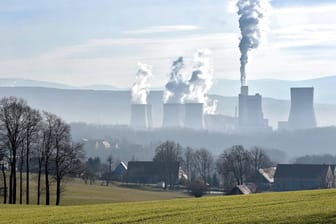 Kohle-Großkraftwerk in Polen: Das Land gewinnt bis zu 80 Prozent seiner Energie aus dem fossilen Brennstoff.