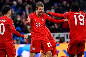 FC Bayern München: Der Rekordmeister hat im sechsten Spiel den sechsten Sieg geholt.