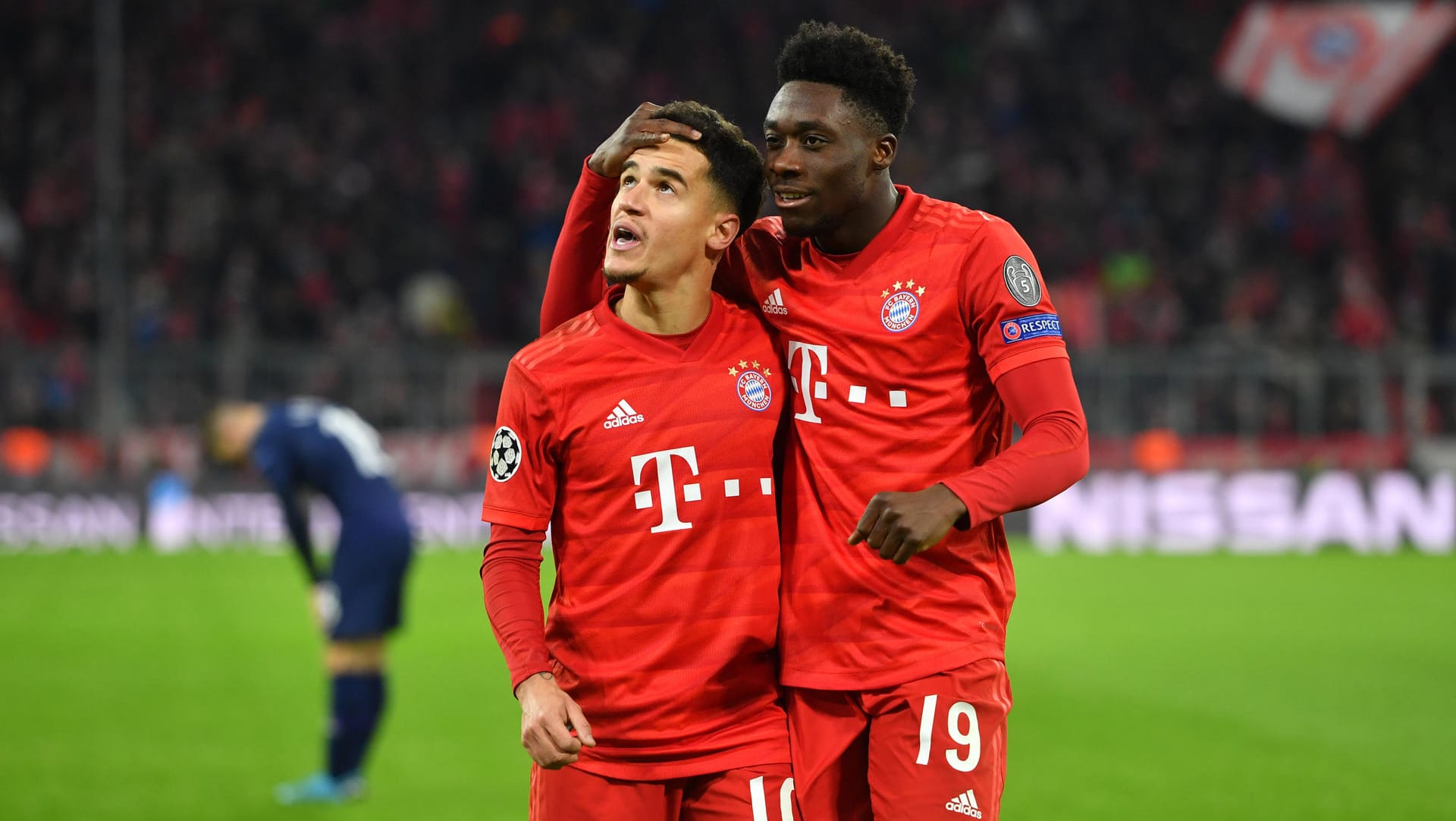 Zwei der besten Spieler gegen Tottenham: Philippe Coutinho und Alphonso Davies (r.).