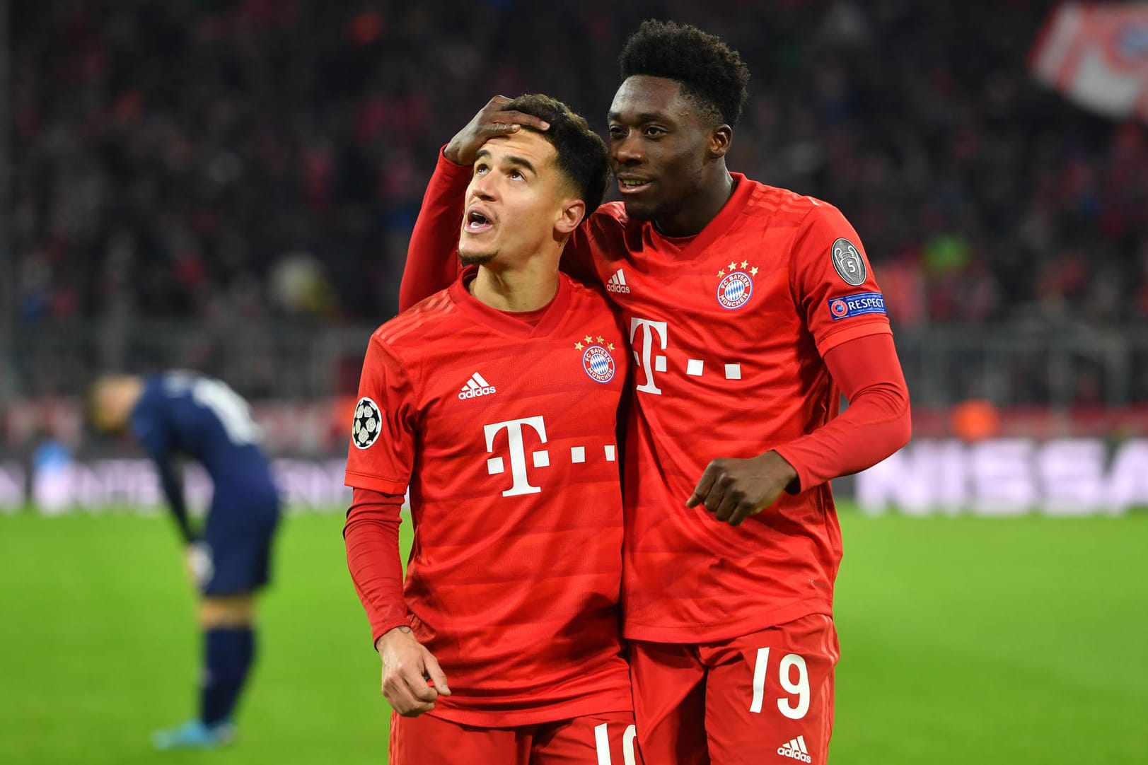 Zwei der besten Spieler gegen Tottenham: Philippe Coutinho und Alphonso Davies (r.).