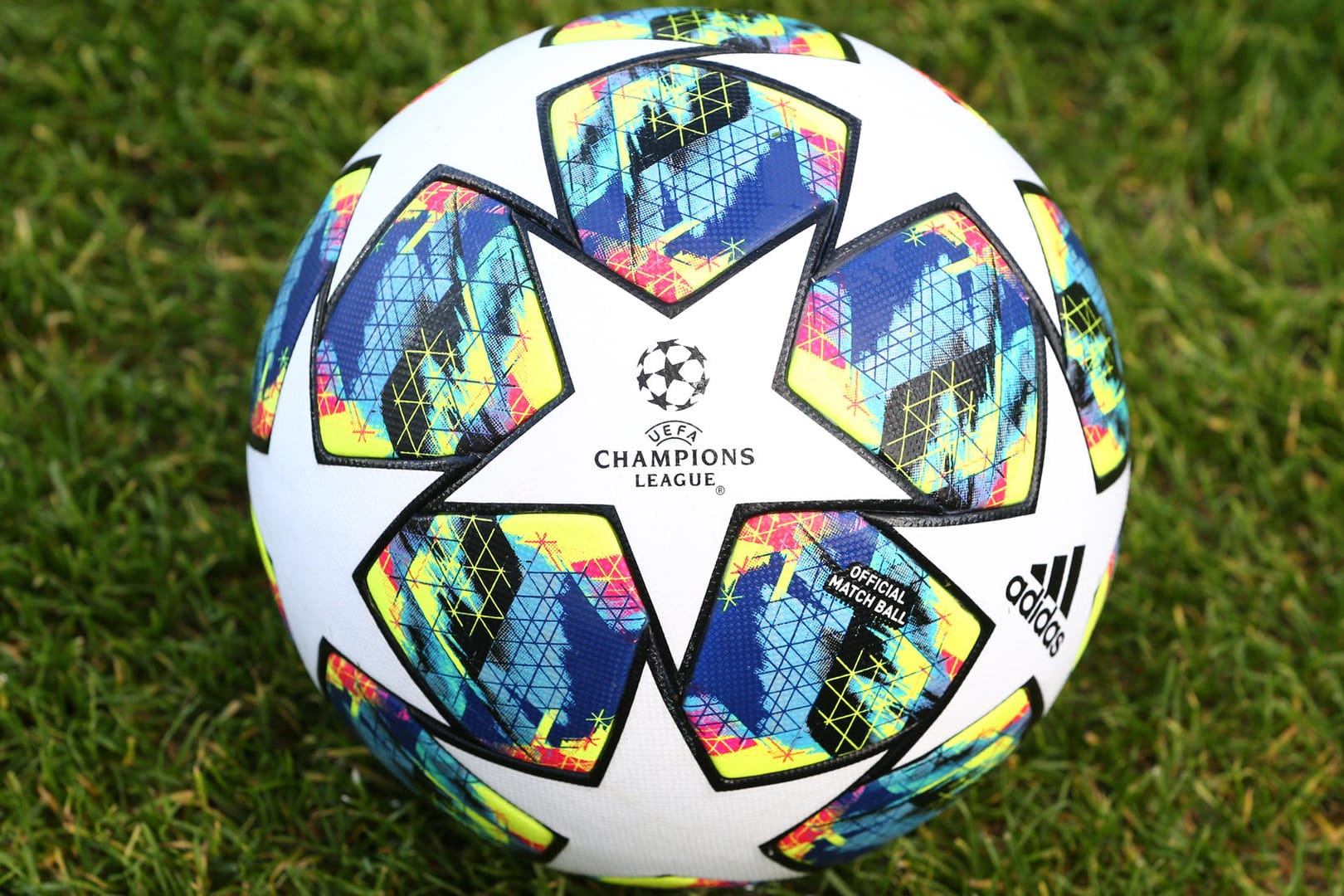Rollt bald nicht mehr bei Sky: der Champions-League-Ball.