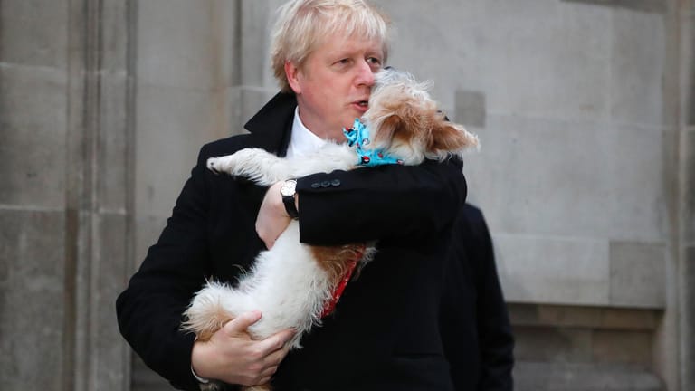 Boris Johnson mit seinem Hund Dilyn: Die Wahl in Großbritannien hat begonnen.