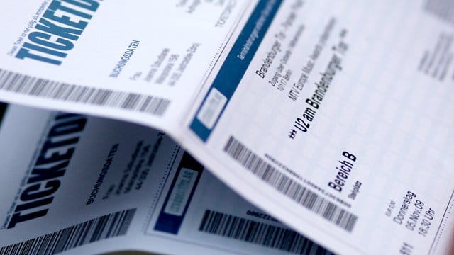Wer Konzerttickets unter den Tannenbaum legen will, sollte diese am besten direkt beim Veranstalter oder offiziellen Verkaufsstellen besorgen. Wer Konzerttickets unter den Tannenbaum legen will, sollte diese am besten direkt beim Veranstalter oder offiziellen Verkaufsstellen besorgen.