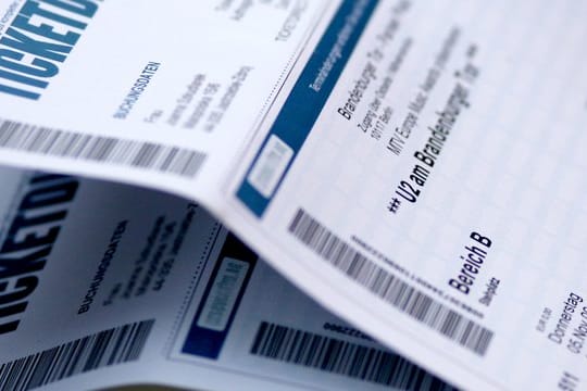 Wer Konzerttickets unter den Tannenbaum legen will, sollte diese am besten direkt beim Veranstalter oder offiziellen Verkaufsstellen besorgen. Wer Konzerttickets unter den Tannenbaum legen will, sollte diese am besten direkt beim Veranstalter oder offiziellen Verkaufsstellen besorgen.