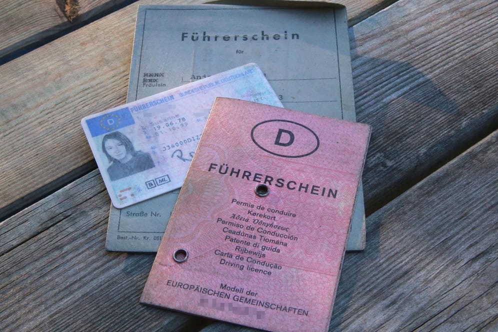 Der neue EU-Führerschein steckt zwischen früheren Papierversionen: Bisher sind die älteren Führerscheine aus Papier auch im EU-Ausland gültig.