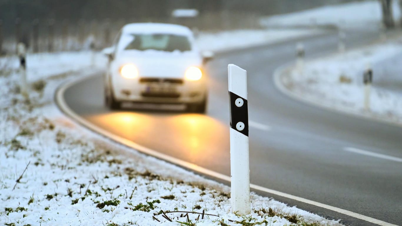Schnee in Franken: In einigen Regionen Deutschlands ist es zu Unfällen und Behinderungen im Verkehr gekommen.