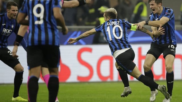 Atalanta Bergamo hat sich für das Achtelfinale der Champions League qualifiziert. Atalanta Bergamo hat sich für das Achtelfinale der Champions League qualifiziert.