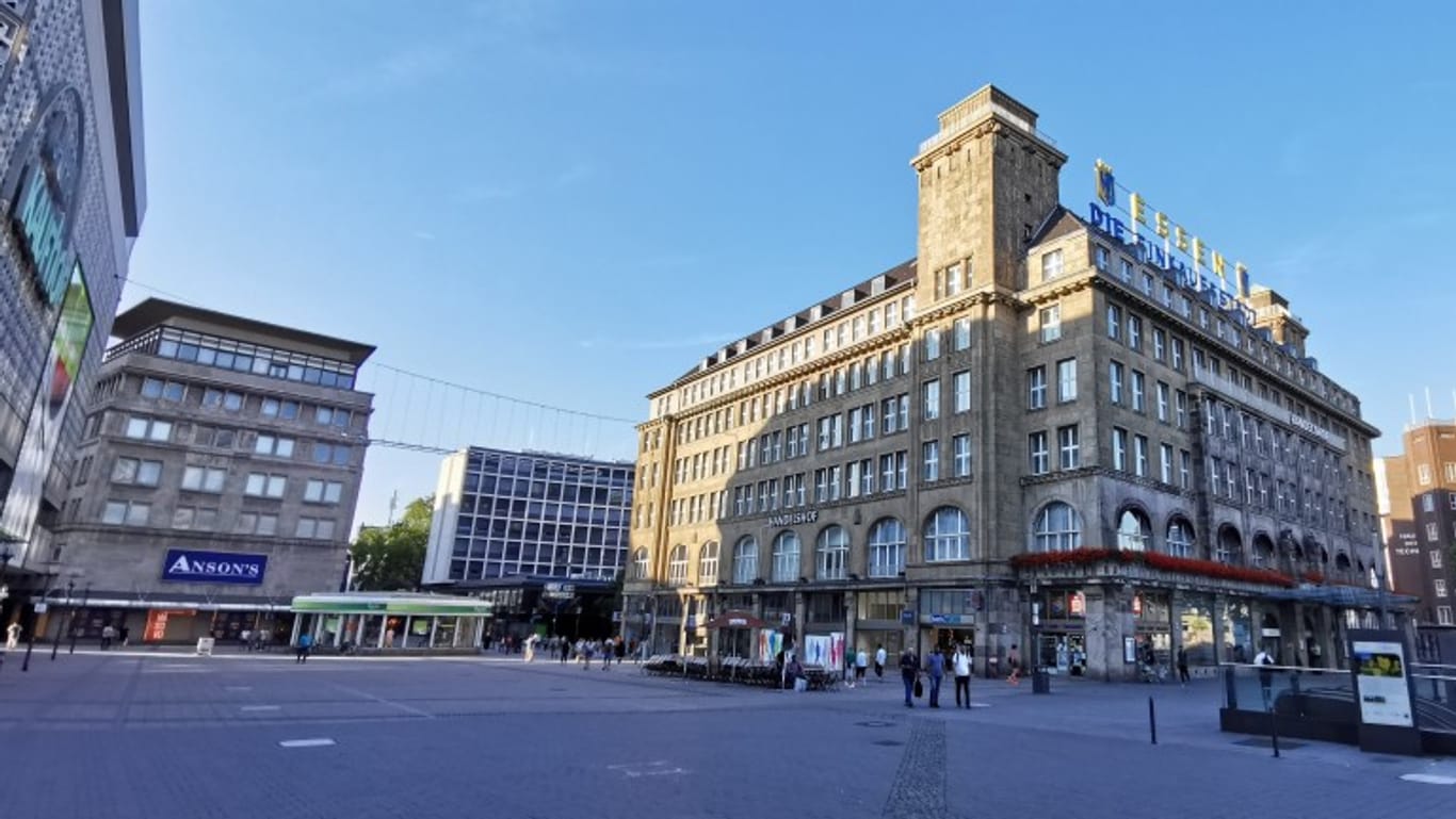 Blick auf den Willy-Brandt-Platz in Essen: Die Stadt will das Areal mit einem Obststand und zwei Märkten aufwerten.