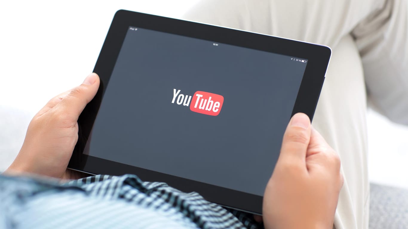 Das Logo von YouTube auf einem Tablet: Die Plattform bietet Zuschauern viele Möglichkeiten.