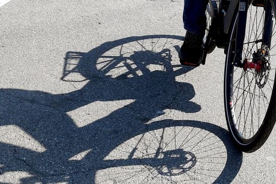 Finger weg vom Tuning: Wer sein Pedelec schneller oder stärker macht, fährt illegal.
