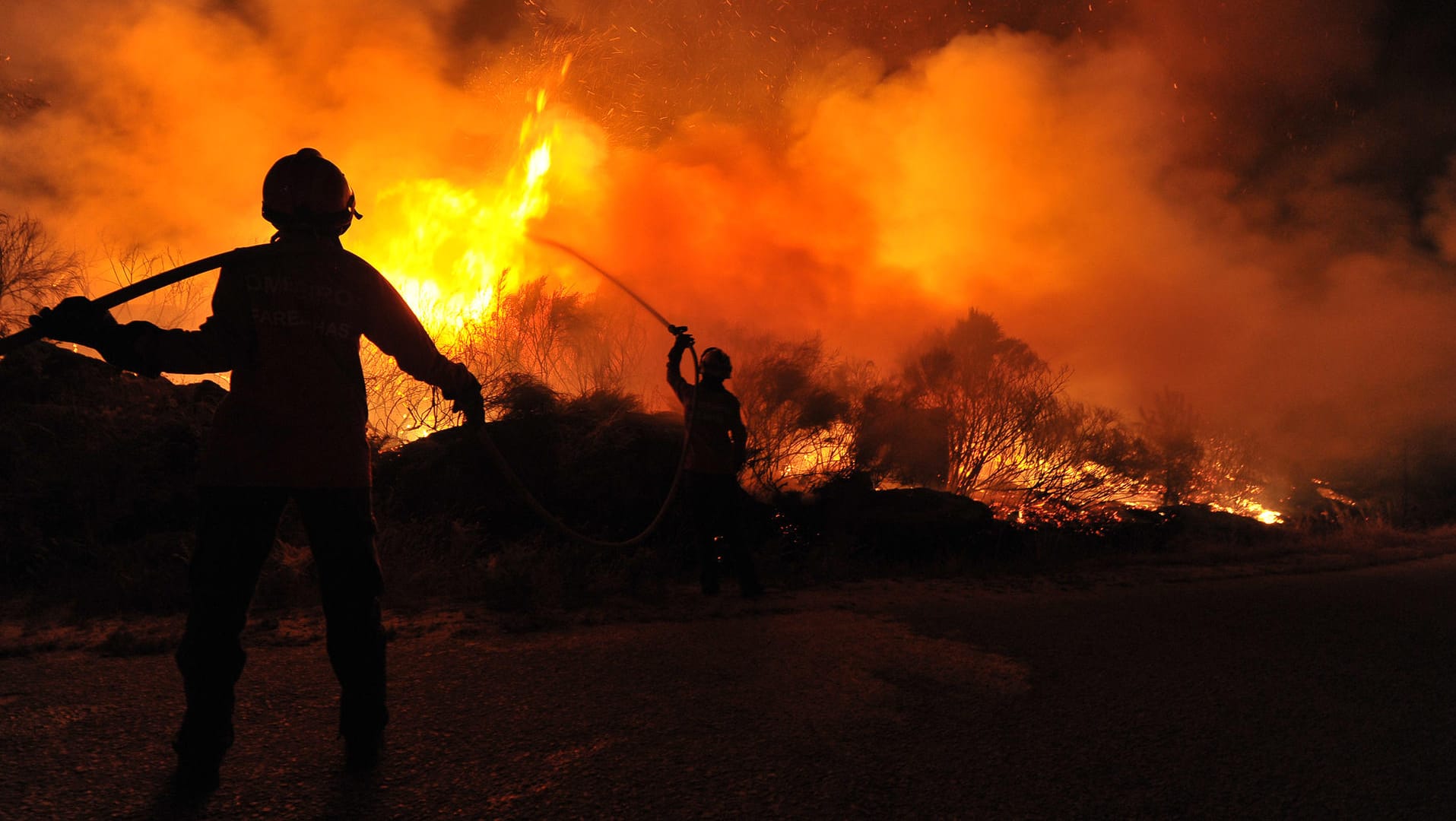 Flammen (Symbolbild): Bei der Klimakonferenz in Madrid wird über die Zukunft der Erde und der Klimakrise gesprochen.