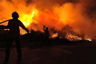 Flammen (Symbolbild): Bei der Klimakonferenz in Madrid wird über die Zukunft der Erde und der Klimakrise gesprochen.