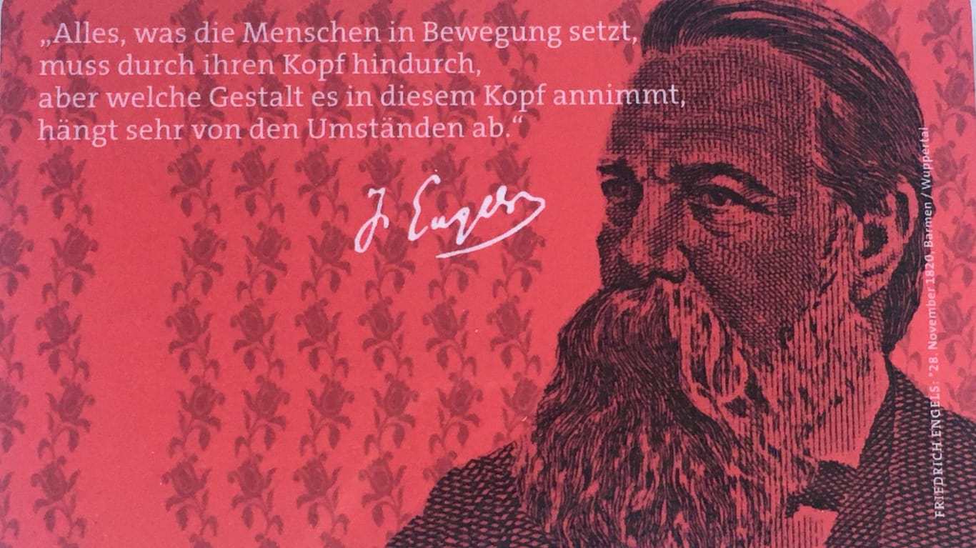 Ein Frühstücksbrettchen mit Engels-Motiv: Der deutsche Philosoph ist im heutigen Wuppertaler Stadtviertel Barmen 1820 geboren worden.