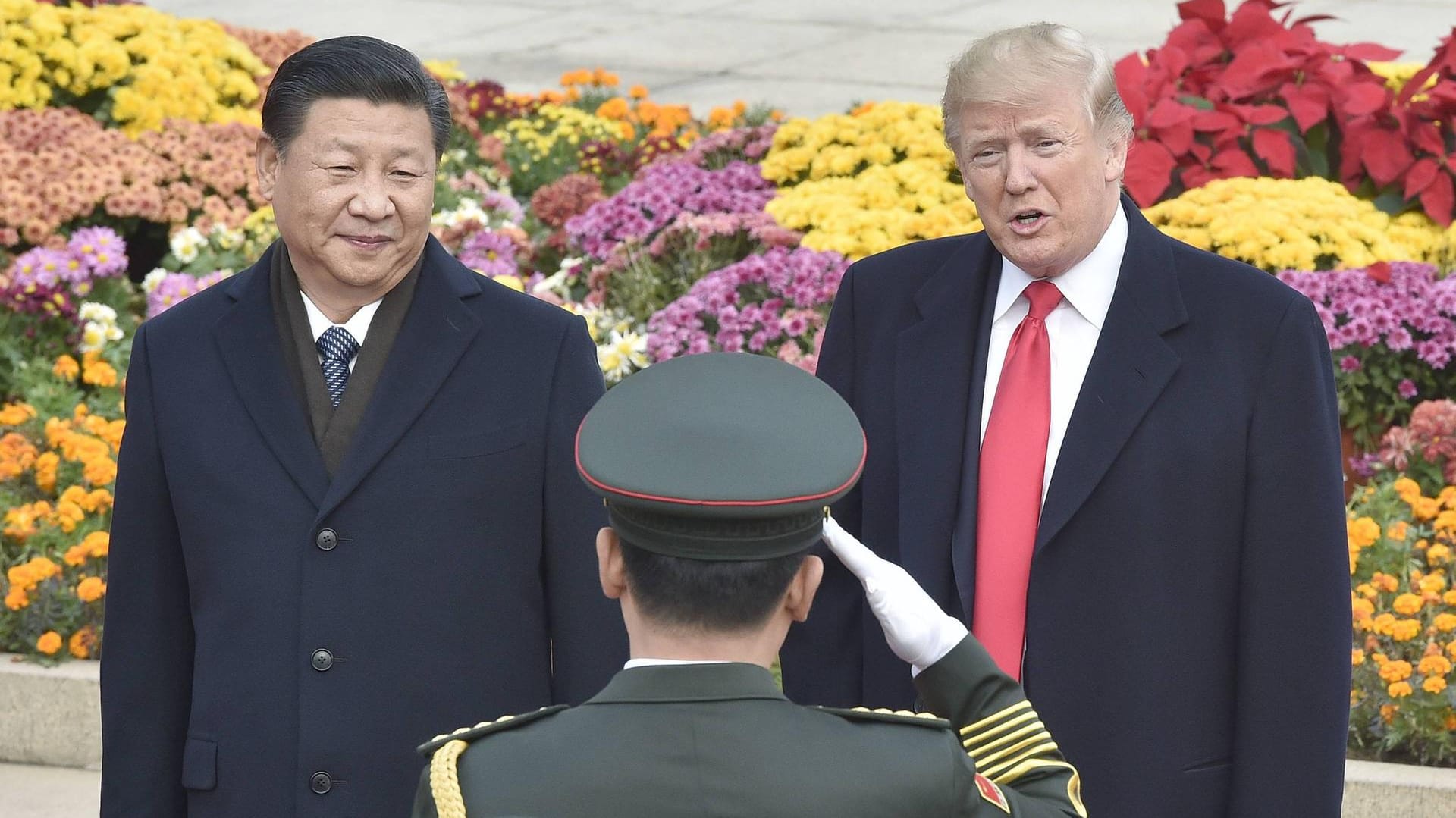 Xi Jinping und Donald Trump bei einem Treffen vor einem Jahr: Das Verhältnis der zwei größten Volkswirtschaften China und USA ist seit einiger Zeit angespannt.