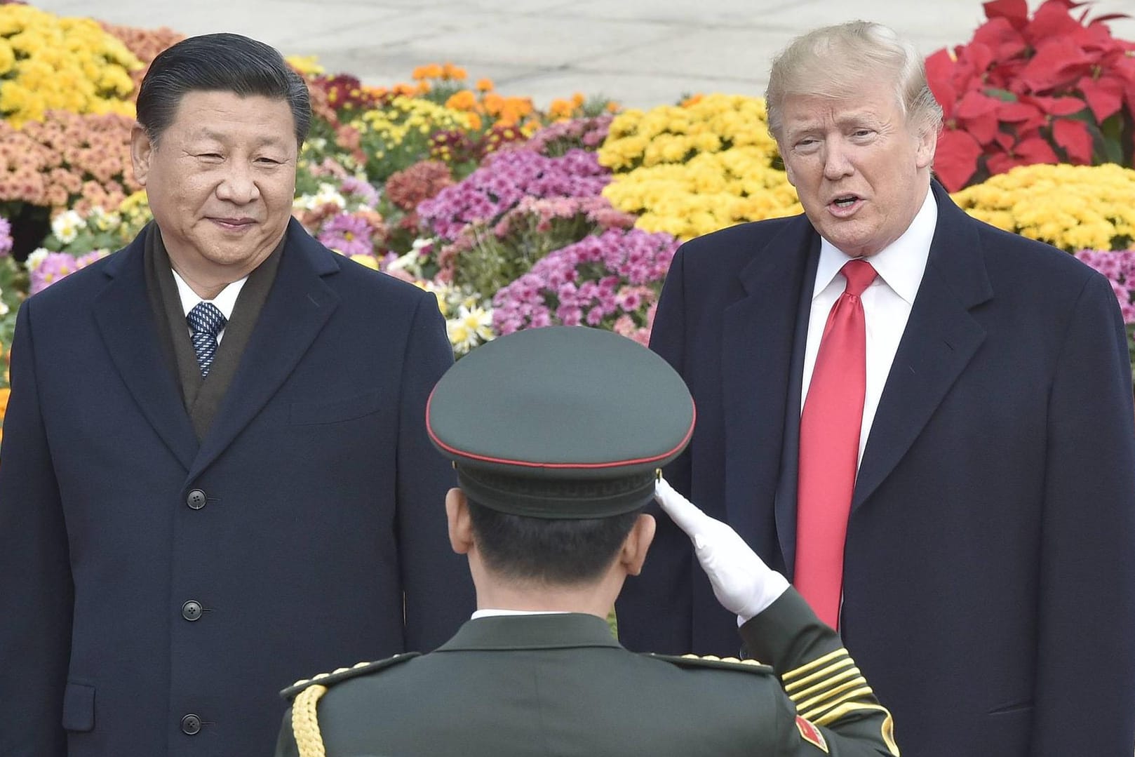 Xi Jinping und Donald Trump bei einem Treffen vor einem Jahr: Das Verhältnis der zwei größten Volkswirtschaften China und USA ist seit einiger Zeit angespannt.