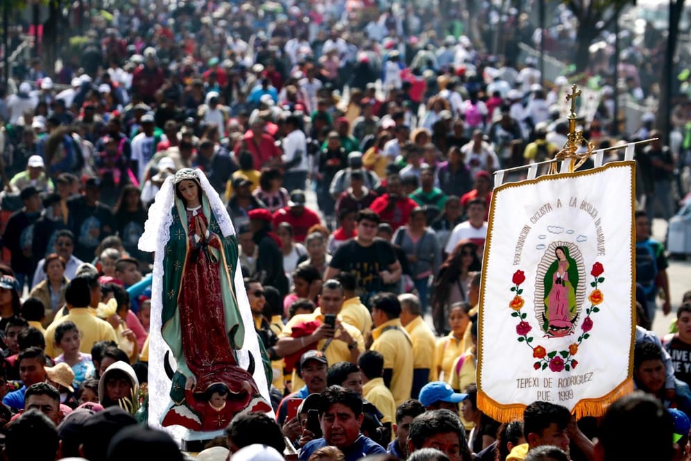 Pilger bei den Feierlichkeiten zur Erscheinung der Jungfrau von Guadalupe in Mexiko-Stadt: Parallel hielt Papst Franziskus in Rom eine Messe in ihrem Gedenken ab.