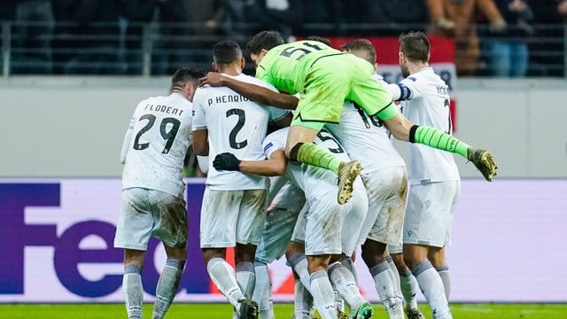 Vitória Guimarães feierte trotz Rückstandes einen Auswärtssieg in Frankfurt.