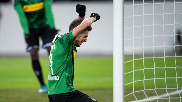 Der Gladbacher Patrick Herrmann ärgert sich nach einer vergebenen Torchance. Der Gladbacher Patrick Herrmann ärgert sich nach einer vergebenen Torchance.