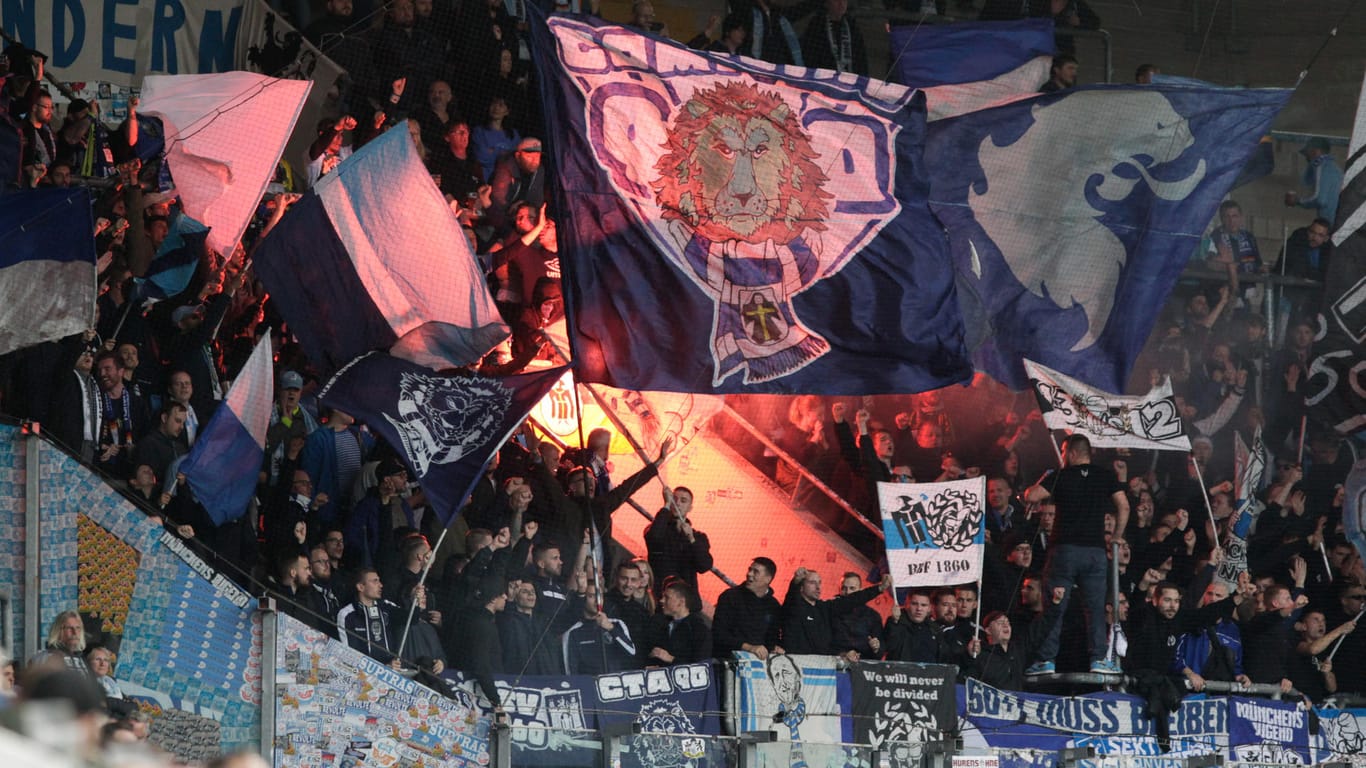 Fans des TSV 1860 München zünden Pyrotechnik: Das DFB-Sportgericht hat den Verein jetzt verurteilt.