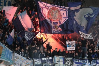 Fans des TSV 1860 München zünden Pyrotechnik: Das DFB-Sportgericht hat den Verein jetzt verurteilt.