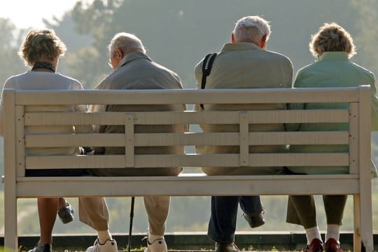 Die rund 21 Millionen Rentner können sich auch im kommenden Jahr auf deutlich steigende Bezüge freuen. Die rund 21 Millionen Rentner können sich auch im kommenden Jahr auf deutlich steigende Bezüge freuen.