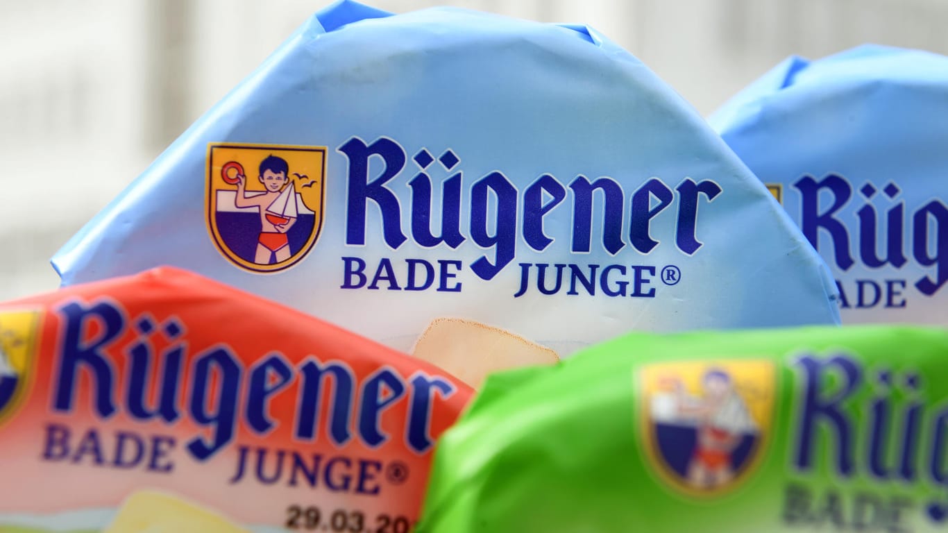 Verschiedene Sorten des Camembert "Rügener Badejunge": Eine Charge wird derzeit zurückgerufen.