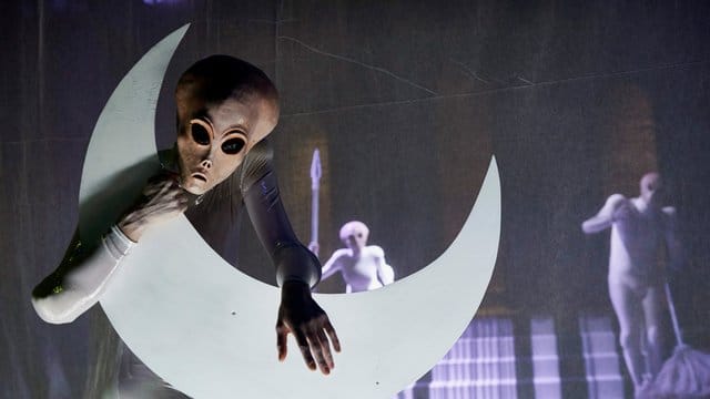 Szene aus dem Stück "Final Fantasy" nach Oscar Wildes "Salome" an der Volksbühne Berlin. Szene aus dem Stück "Final Fantasy" nach Oscar Wildes "Salome" an der Volksbühne Berlin.