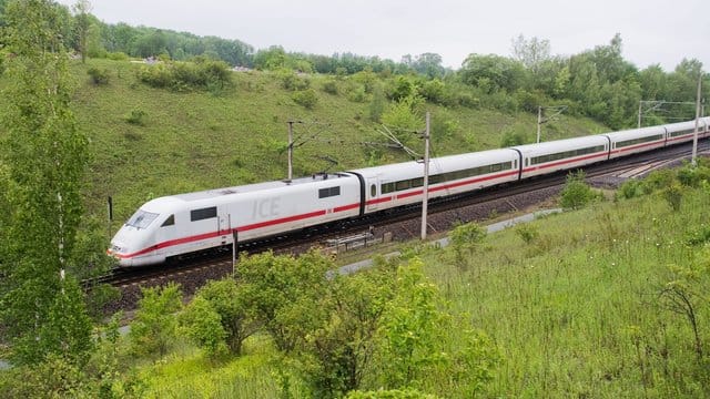 Die Bauarbeiten auf der ICE-Schnellfahrstrecke zwischen Göttingen und Hannover sind abgeschlossen. Die Bauarbeiten auf der ICE-Schnellfahrstrecke zwischen Göttingen und Hannover sind abgeschlossen.