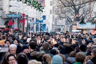 Weihnachten beschert dem Handel traumhafte Umsätze - allerdings zulasten der Nerven der Mitarbeiter.