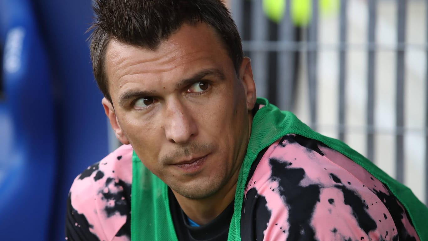 Mario Mandzukic auf der Ersatzbank: Gerüchte kursieren, dass der Juventus Turin-Stürmer zum BVB wechselt.