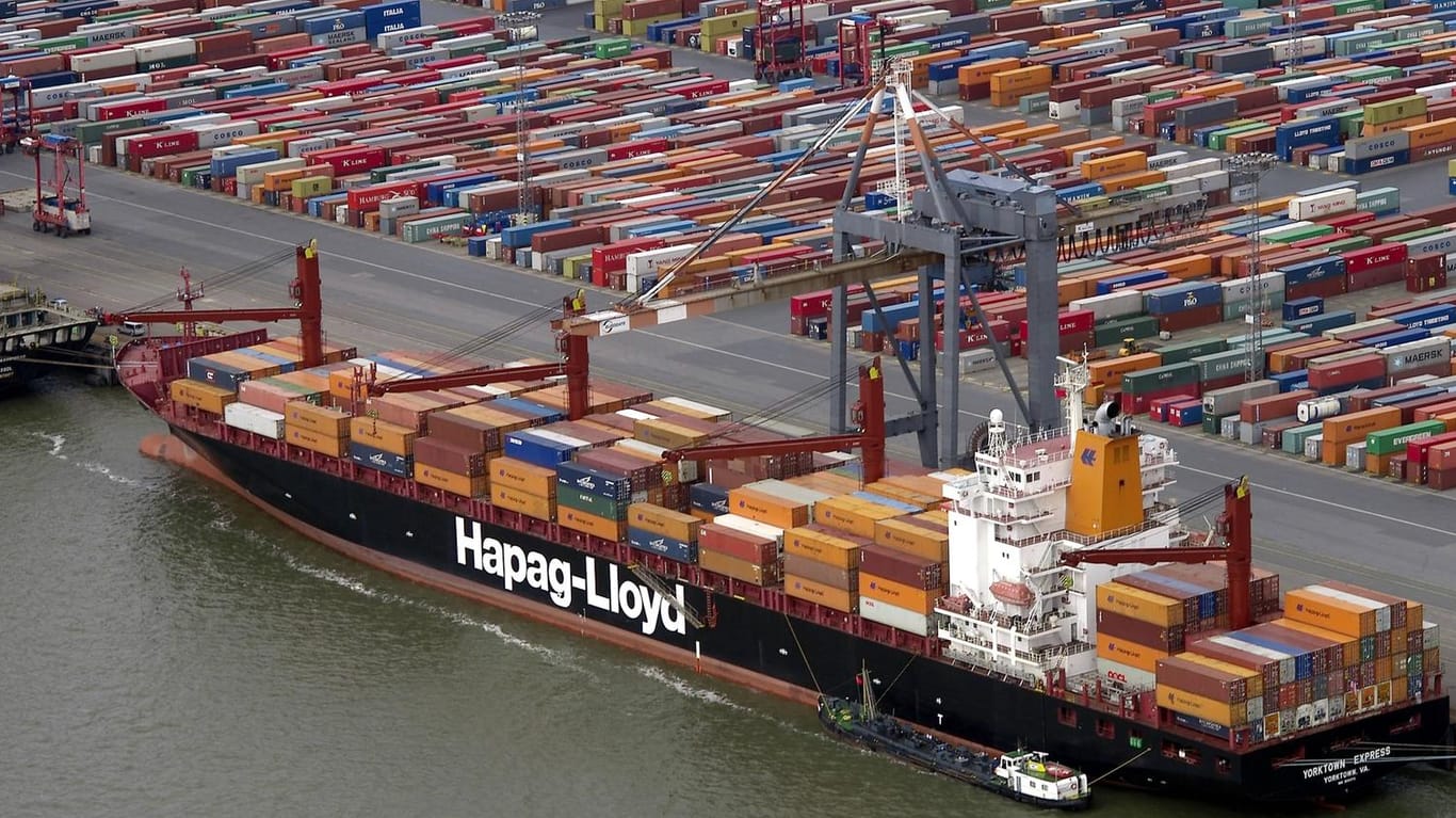 Containerschiff im Hafen von Bremerhaven: Dort soll der AfD-Politiker Marcus Hoffmann an Kokainschmuggel beteiligt gewesen sein. (Symbofoto)