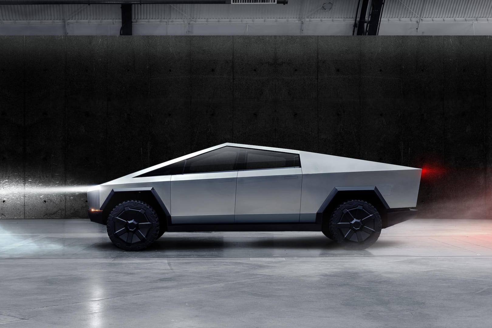 Teslas Cybertruck: Das Auto soll die Zweckmäßigkeit eines Trucks mit der Performance eines Sportwagens kombinieren.