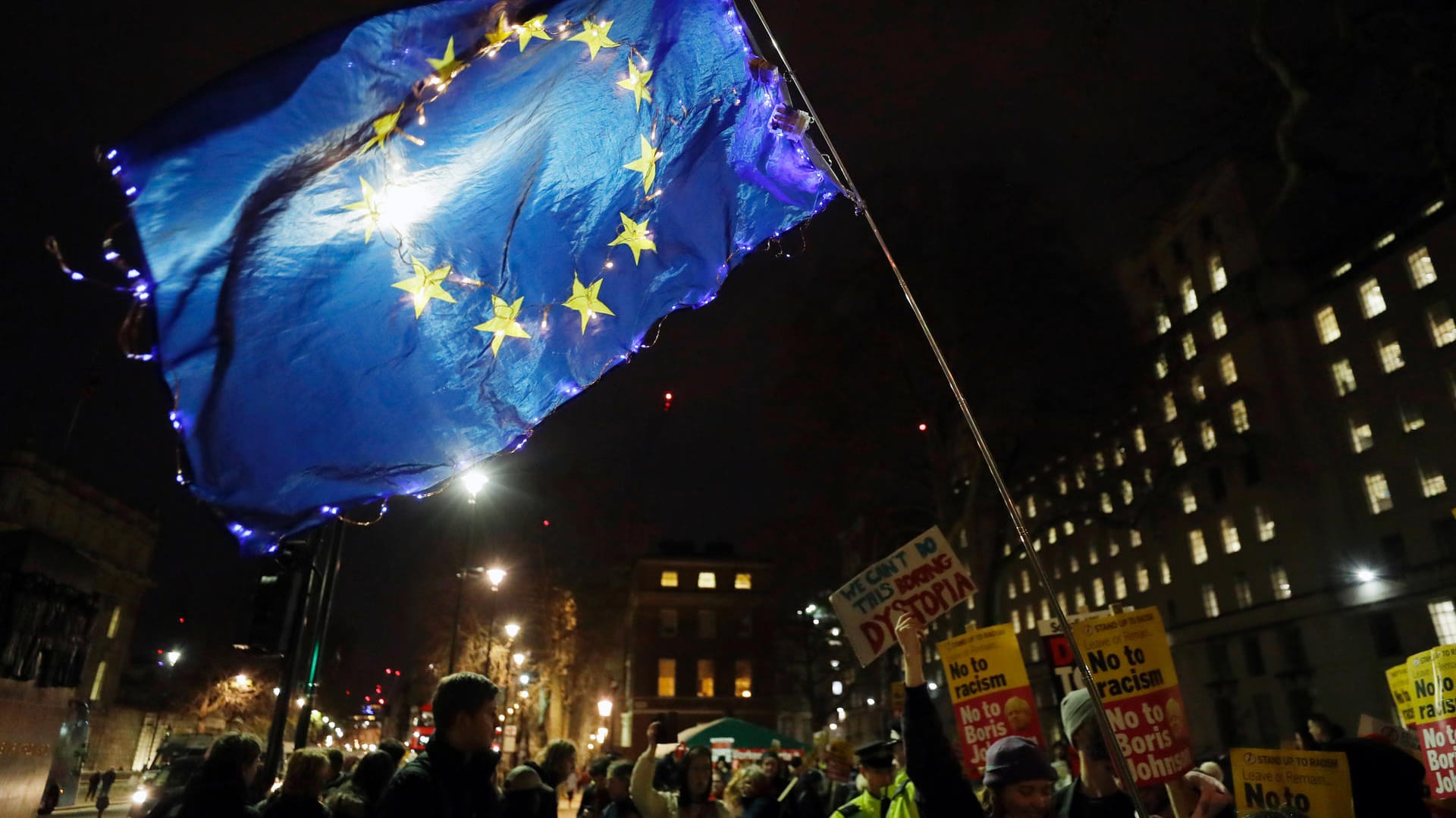 Proeuropäische Demonstranten in London nach der Wahl: Noch vor Weihnachten dürfte das Parlament das Austrittsabkommen mit der EU verabschieden. (Symbolfoto)