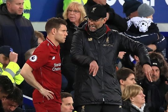 Verlängerten beide ihre Verträge in Liverpool: James Milner (l) und Coach Jürgen Klopp.