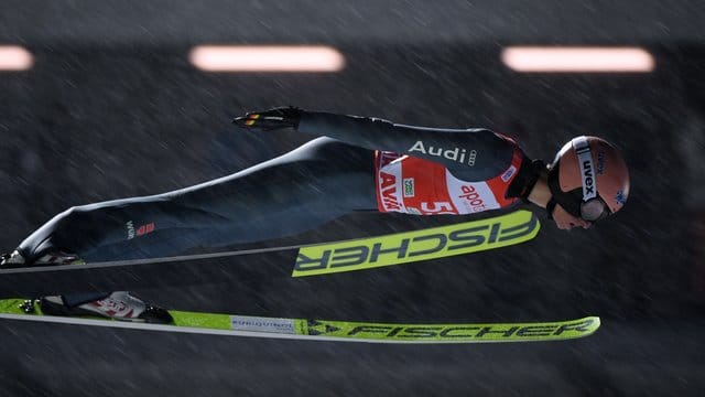 Ist mit Deutschlands Skispringern in Klingenthal gefordert: Karl Geiger.