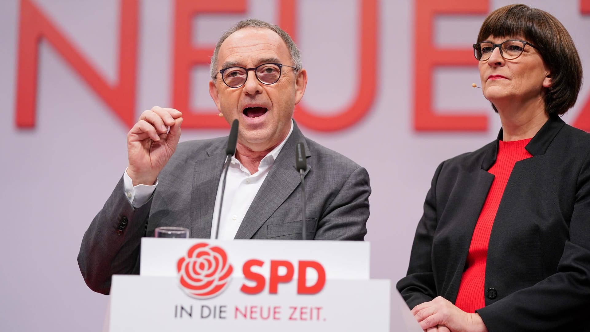 Norbert Walter-Borjans und Saskia Esken: Die beiden Bundesvorsitzenden der SPD wollen die Partei neu ausrichten. Norbert Walter-Borjans und Saskia Esken: Die beiden Bundesvorsitzenden der SPD wollen die Partei neu ausrichten.