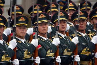 Chinesische Soldaten: Das Reich der Mitte rüstet auch militärisch auf.
