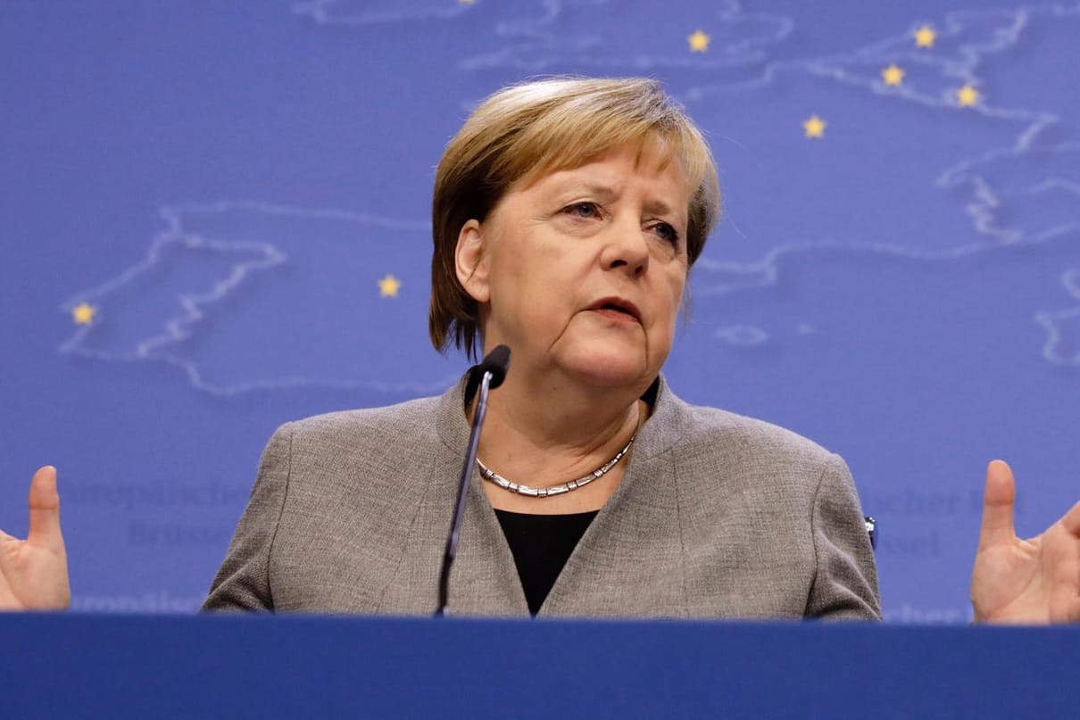 Angela Merkel: Die Regierung sieht Deutschland in den kommenden Jahren zunehmend auf die Zuwanderung von Fachkräften außerhalb der Europäischen Union angewiesen. Angela Merkel: Die Regierung sieht Deutschland in den kommenden Jahren zunehmend auf die Zuwanderung von Fachkräften außerhalb der Europäischen Union angewiesen.