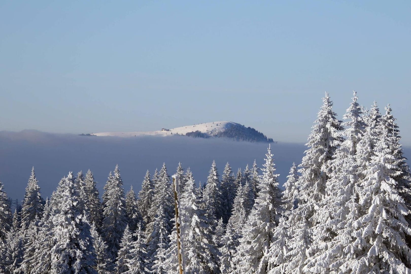 Der Feldberg in Baden-Württemberg: Am Samstag war zudem ein starkes Sturmtief über den Schwarzwald gezogen.
