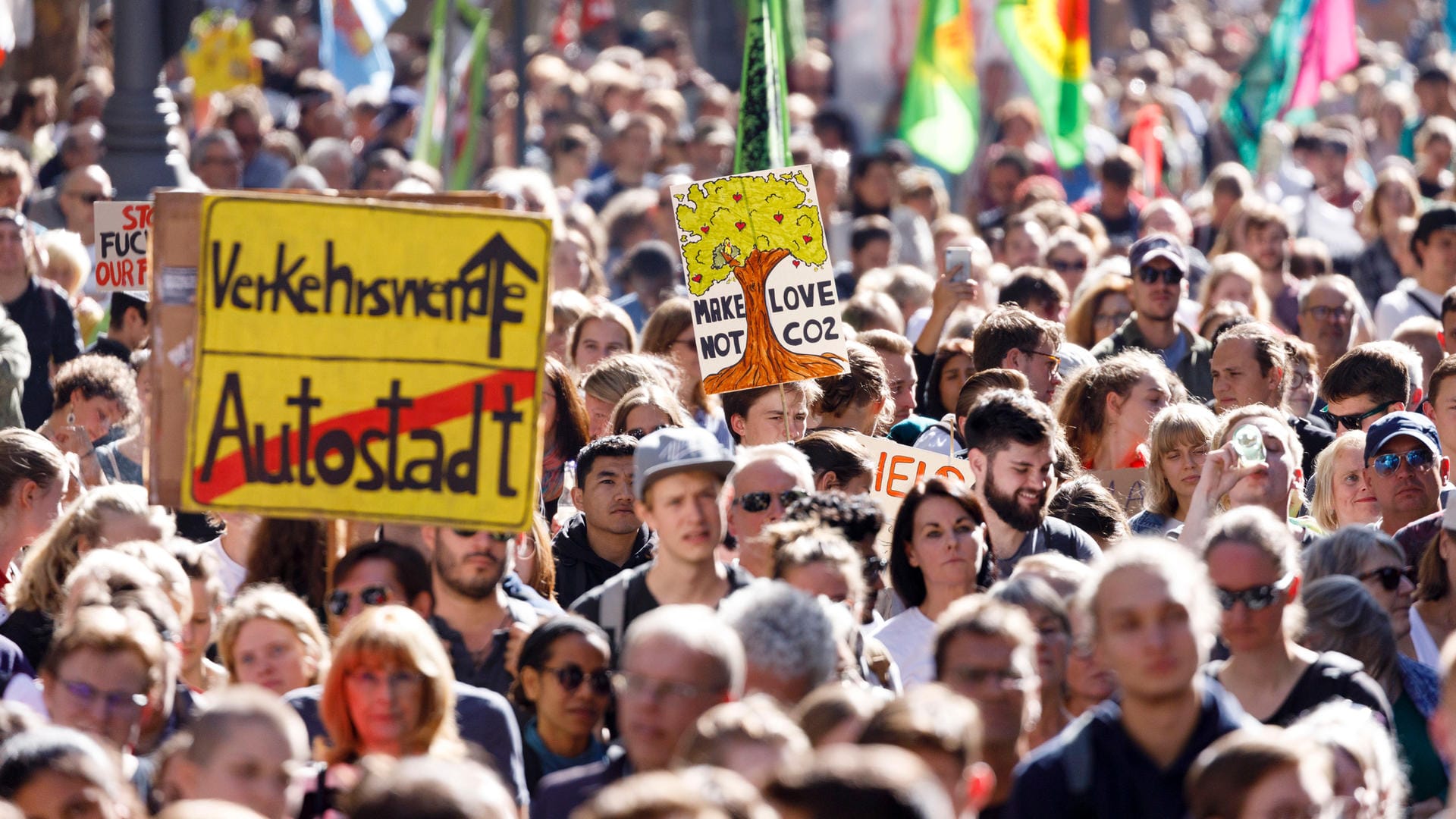 Eine Klimademo in Köln: Die Umweltaktivisten von "Fridays for Future" wollen in der Domstadt nicht mehr wöchentlich demonstrieren.