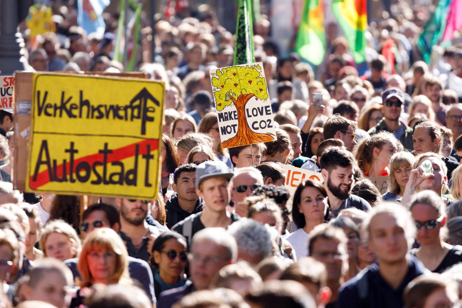 Eine Klimademo in Köln: Die Umweltaktivisten von "Fridays for Future" wollen in der Domstadt nicht mehr wöchentlich demonstrieren.
