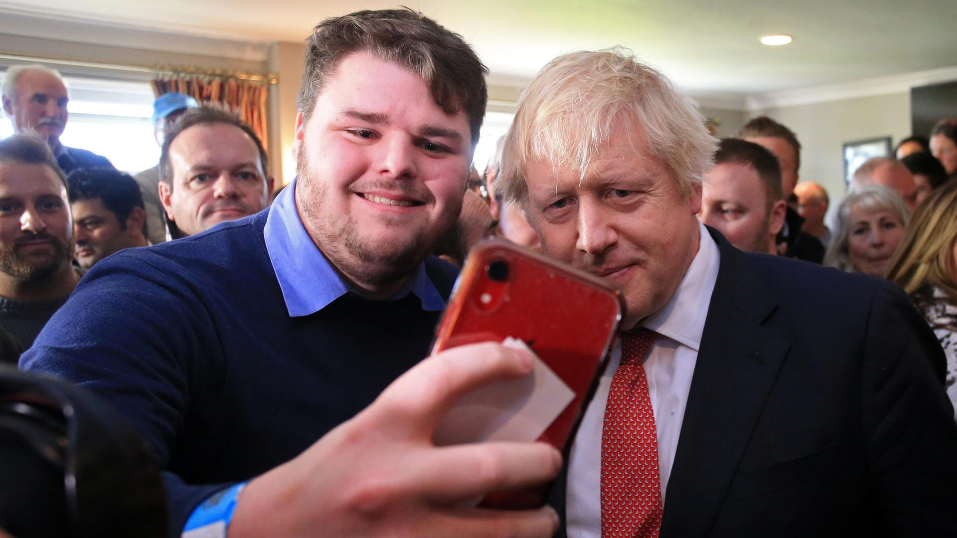 Der britische Premierminister Boris Johnson: Der Wahlsieger lässt sich in einer einstigen Labour-Hochburg feiern.