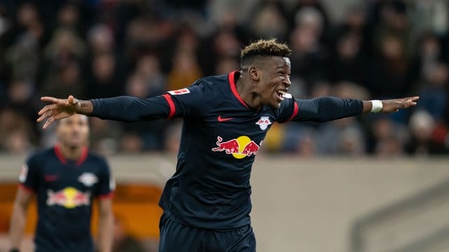 Leipzigs Nordi Mukiele jubelt über seinen Treffer zum 3:0.