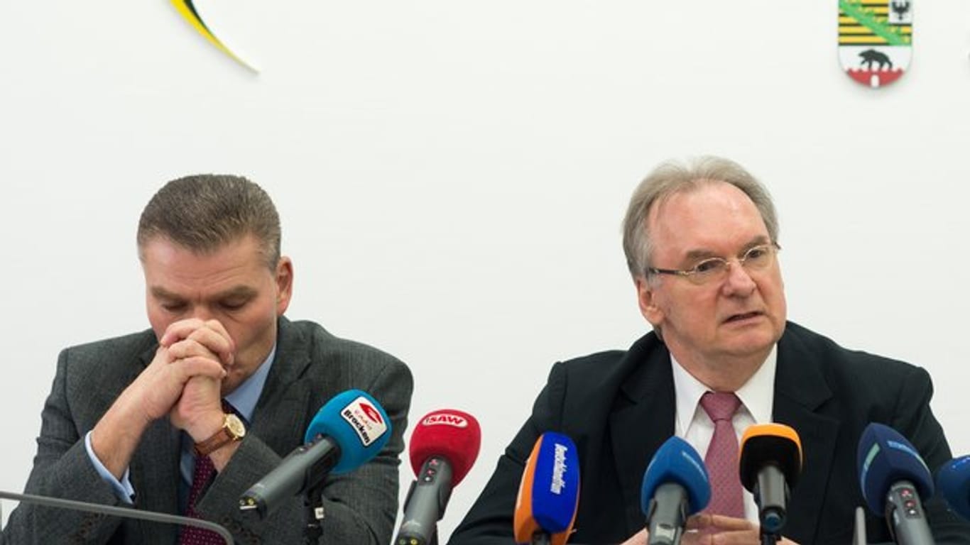 Das Archivfoto zeigt CDU-Landeschef und Innenminister Holger Stahlknecht zusammen mit Sachsen-Anhalts CDU-Ministerpräsident Reiner Haseloff.